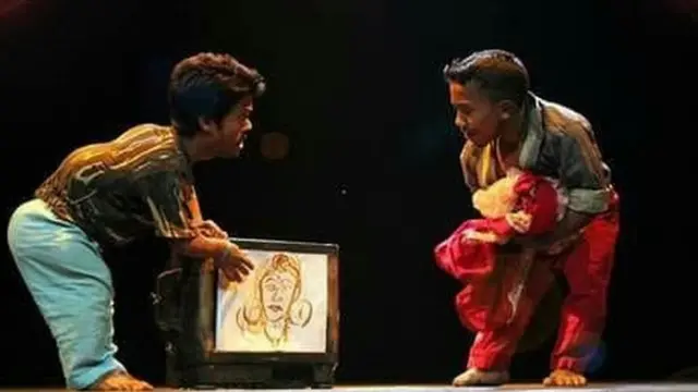 दापून : द मिरर के एक नाटक का दृश्य.