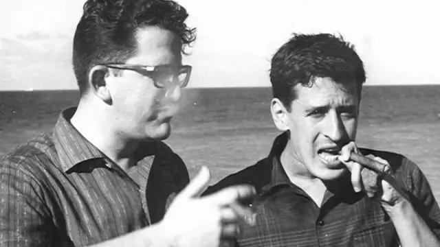 Roque Dalton con el poeta cubano Herberto Padilla durante su exilio en Cuba.