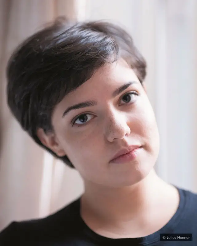 Писательница из Лондона Стефани Скотт, прежде чем написать роман, глубоко изучила бизнес вакаресасея