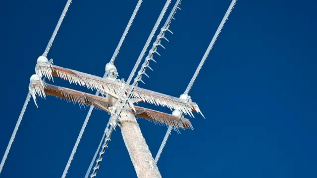 Обледеневшие столбы