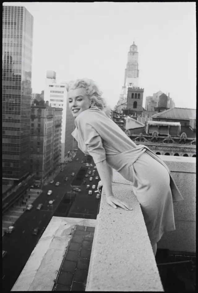 Monroe en el balcón del Hotel Ambassador, en marzo de 1955, en la ciudad de Nueva York.