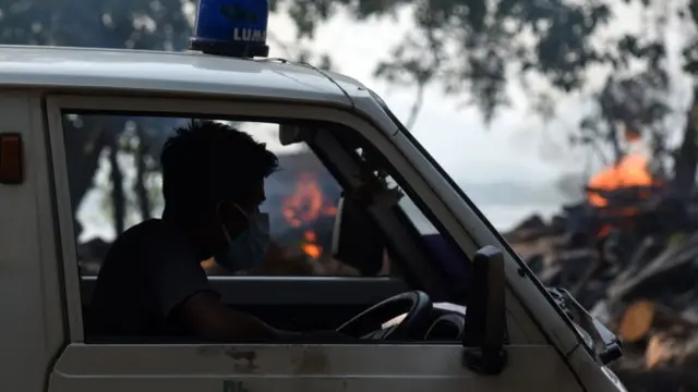 ஆம்புலன்ஸ் ஓட்டுநர் மாதிரிப் படம்