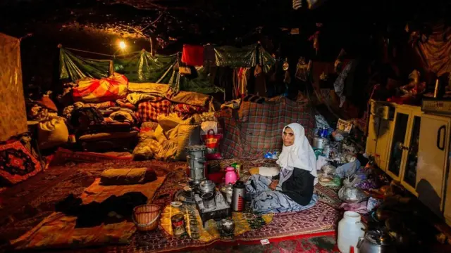 Məymənd mağara kəndi, İran