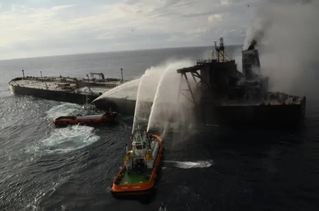 శ్రీలంక తీరంలో చమురు నౌక