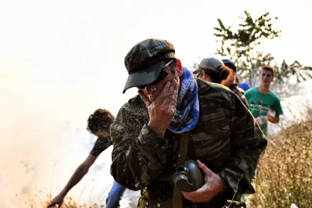 Atina'da yangından etkilenen gönüllü