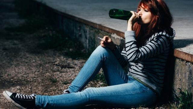 در بریتانیا فروش الکل به افراد زیر ۱۸ سال ممنوع است و همینطور افراد زیر ۱۸ سال حق ندارند نوشیدنی الکلی بخرند.