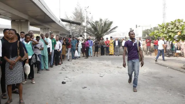 Lagos pipo queue to enta bus afta okada afta Okada, Keke ban