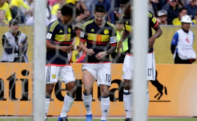 Colombia celebra su segundo gol.