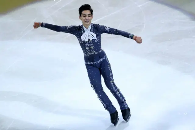 Donovan Carrillo en una actuación