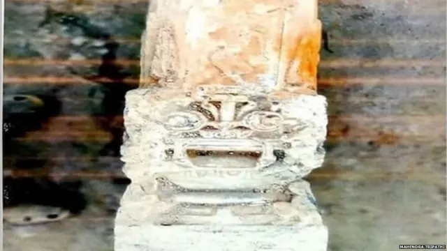 ਸਵਾਮੀ ਸਵਰੂਪਾਨੰਦ ਸਰਸਵਤੀ ਅਨੁਸਾਰ ਹੁਣ ਜੋ ਮਿਤੀ ਤੈਅ ਕੀਤੀ ਗਈ ਹੈ, ਉਹ 'ਅਸ਼ੁਭ ਘੜੀ' ਹੈ, ਪਰ ਆਚਾਰਿਆ ਗਣੇਸ਼ਵਰ ਰਾਜ ਰਾਜੇਸ਼ਵਰ ਸ਼ਾਸਤਰੀ ਦ੍ਰਵਿੜ ਨੇ ਮਹੂਰਤ 'ਤੇ ਸਵਾਲ ਖੜ੍ਹੇ ਕਰਨ ਵਾਲਿਆਂ ਨੂੰ ਚੁਣੌਤੀ ਦਿੰਦੇ ਹੋਏ ਆਪਣੇ ਨਾਲ ਸ਼ਾਸਤਰਾਂ ਅਨੁਸਾਰ ਵਿਚਾਰ ਵਟਾਂਦਰਾ ਕਰਨ ਨੂੰ ਕਿਹਾ ਹੈ