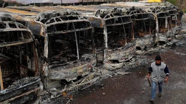 Más de una decena de autobuses fueron quemados en La Paz durante las protestas que se produjeron tras la renuncia de Evo Morales.