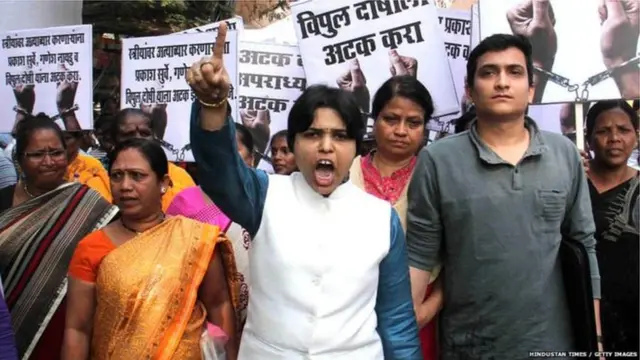 तृप्ती देसाई