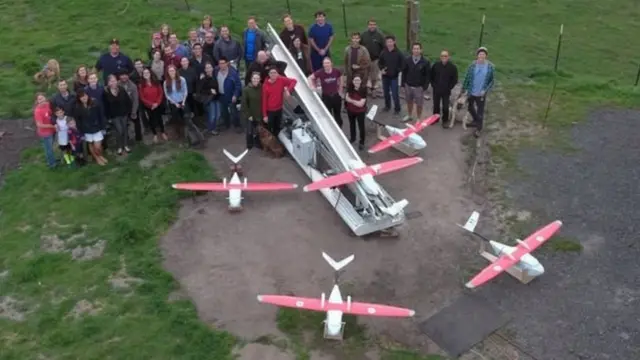 स्वास्थ्य कार्यकर्ता टेक्स्ट मैसेज के जरिए ज़िपलाइन डिलीवरी ऑर्डर कर सकते हैं.