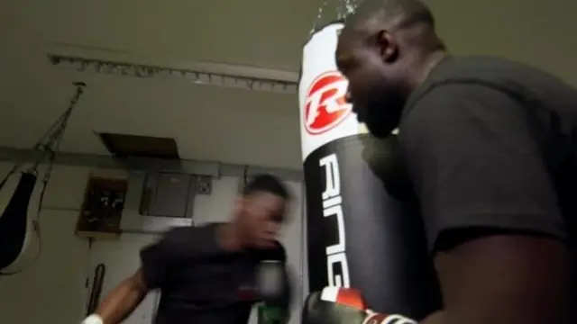 4,000 oo dhallinyaro ah ayuu horumarka noloshooda ka caawiyay