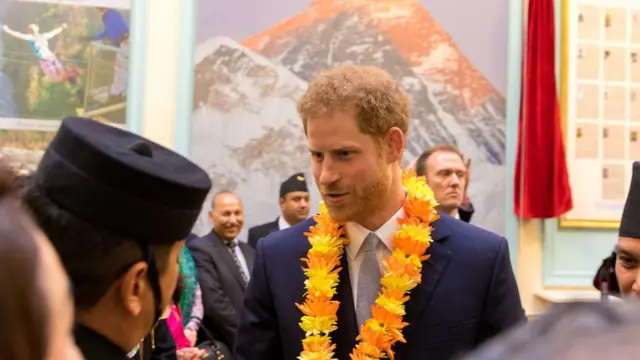 गत वर्ष नेपालको भ्रमण गरेका र अफगानिस्तानमा गोर्खा सैनिकहरुसंगै बसेका राजकुमार ह्यारीले गोर्खालीहरुको बहादुरी र आतिथ्यको पनि खुलेर प्रशंसा गरे।