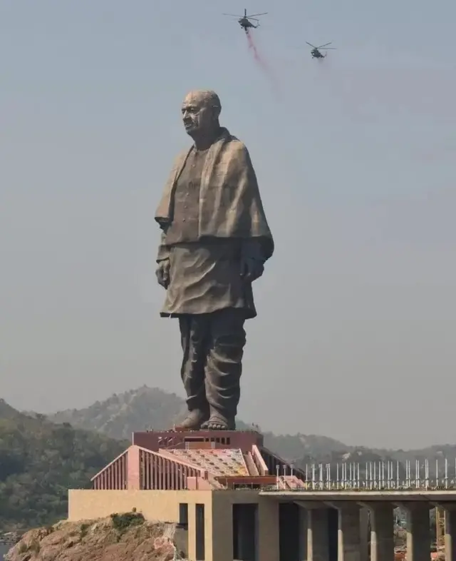 चीन, भारत, पुतळे