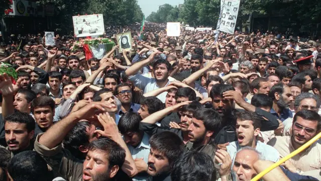 تشیع پیکر قربانیان انهدام هواپیمای ایران در خلیج فارس