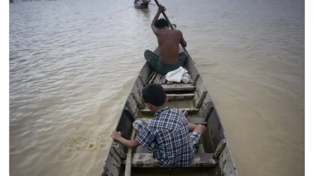 မိုးသည်းထန်၊ ရေကြီး