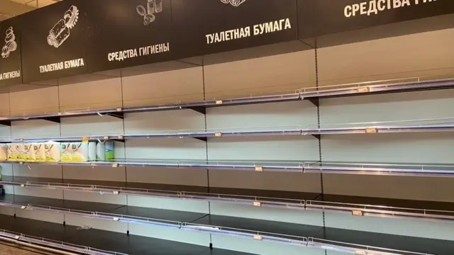 Магазин "Перекресток" около метро "Технопарк"