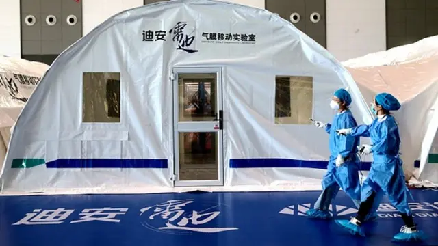 پایگاه سیار آزمایش کرونا در شهر سی‌ان چین