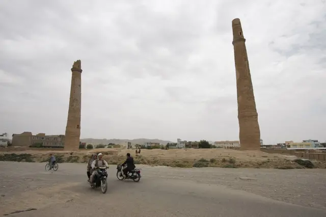 Ruševni i nakrivljeni minareti svedoče o nekadašnjoj veličini Musala kompleksa