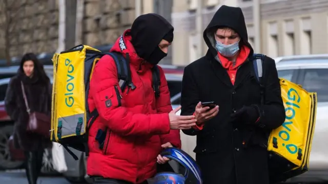 Під час карантину багато українців почало замовляти доставку їжі.