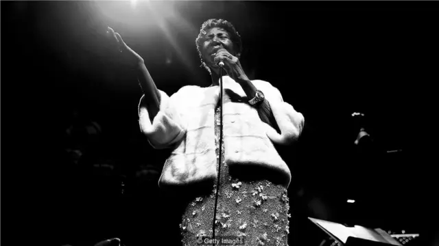 直到去世前不久，她一直都在表演，2017年11月7日，包括埃尔顿·约翰（Elton John）艾滋病基金会25周年音乐会。