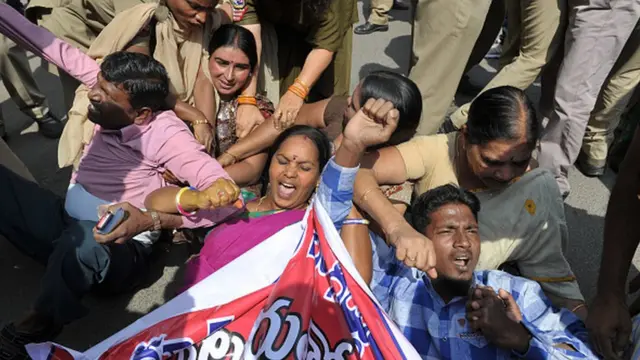 அரசுக்கு எதிராகப் போராட்டம்