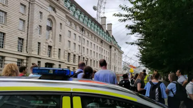 Police cordon by London eye