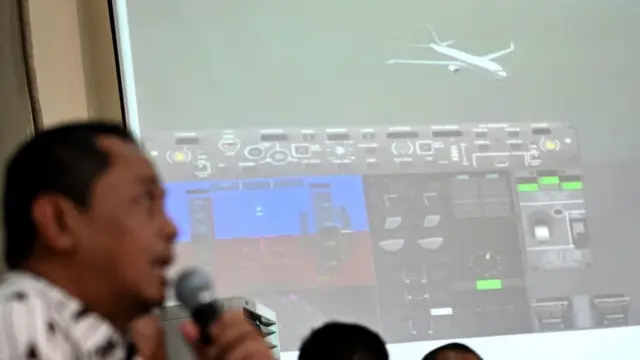 报告发现，在事故航程前驾驶舱就曾出现问题，该架飞机就应该停飞