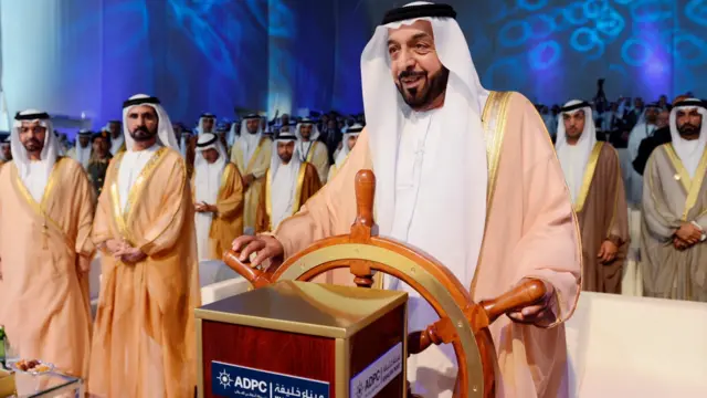 خليفة بن زايد