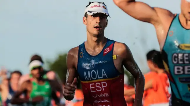 Mario Mola en acción