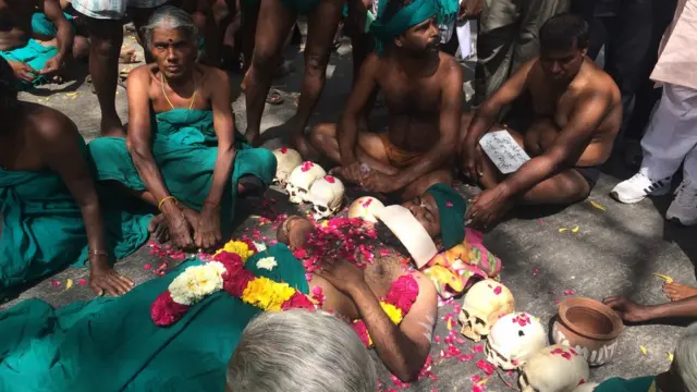 பாடை கட்டி போராட்டம்