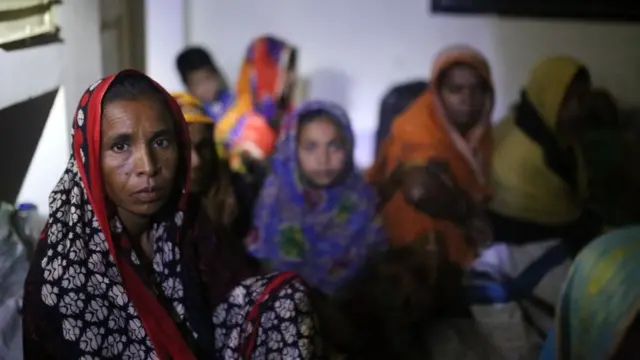 আশ্রয়কেন্দ্রে গতকালই অবস্থান নিয়েছেন অনেকে