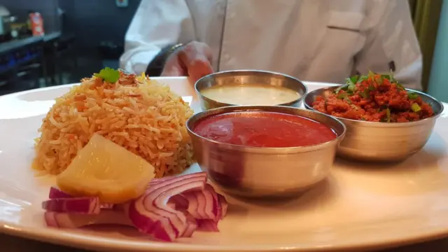 तांबडा पाढरा रस्सा