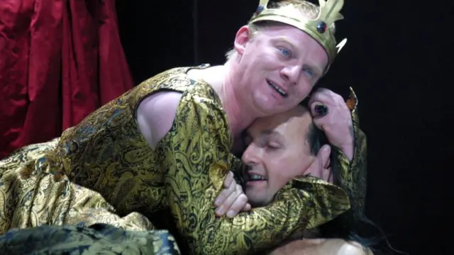 Producción de Eduardo II por el Thalia Theater de Hamburgo