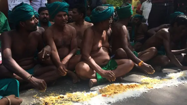 மண் சோறு சாப்பிட்ட விவசாயிகள்