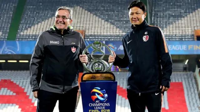 برانکو ایوانکوویچ همراه با گو اویوا (راست)، سرمربی کاشیما آنتلرز در فینال لیگ قهرمانان آسیا