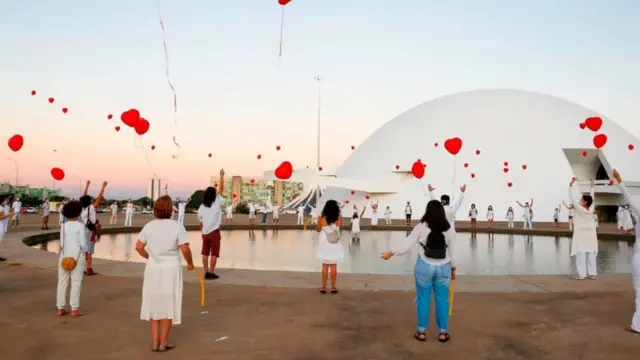 Ритуали и меморијали би нам служили боље него да покушамо да заборавимо