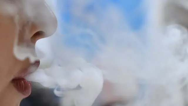 இ-சிகிரெட்டுக்கு தடை - மத்திய அரசு அறிவிப்பு