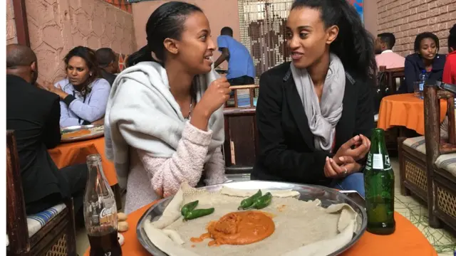 ተጠቃሚት ጃለሌ አሰፋ ምስ መሓዛኣ