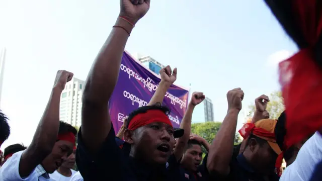 မူလနေရာမှာ ပြန်ခန့်ပေးဖို့ ရန်ကုန်ဝန်ကြီးချုပ်ကို တောင်းဆိုနေကြ