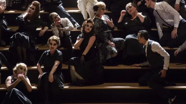 Верзија чувене опере коју је Бери Коски поставио у Краљевској опери у Лондону има другачији крај