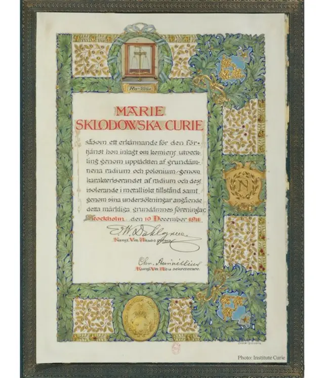 मेरी क्युरी यांना 1911 मध्ये प्रदान करण्यात आलेलं मानपत्र