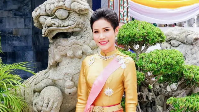 Hoàng Quý phi Sineenat Wongvajirapakdi