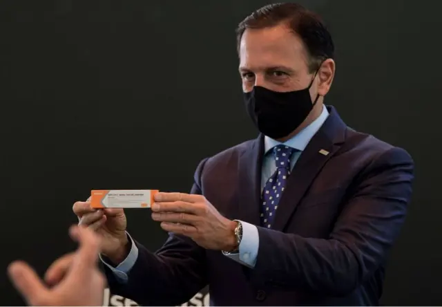 多里亚此前曾积极宣传中国科兴的实验性疫苗，宣布计划用它为圣保罗居民进行接种。