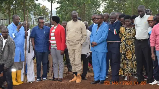 Ejo ku wa gatatu 29/01/2020, umukuru w'Inama Nkenguzamateka Reveriyano Ndikuriyo, yarashitse ku mutumba wa Bukirasazi uri ku ruzi Ruvubu aho CVR iriko irakorera