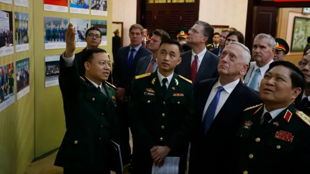 Bộ trưởng Quốc phòng Ngô Xuân Lịch tiếp Bộ trưởng James Mattis