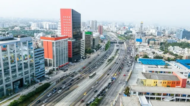 Avenida en Lima