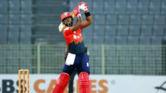 Porno onlayn u katta xoroz bilan bardosh bera olmadi